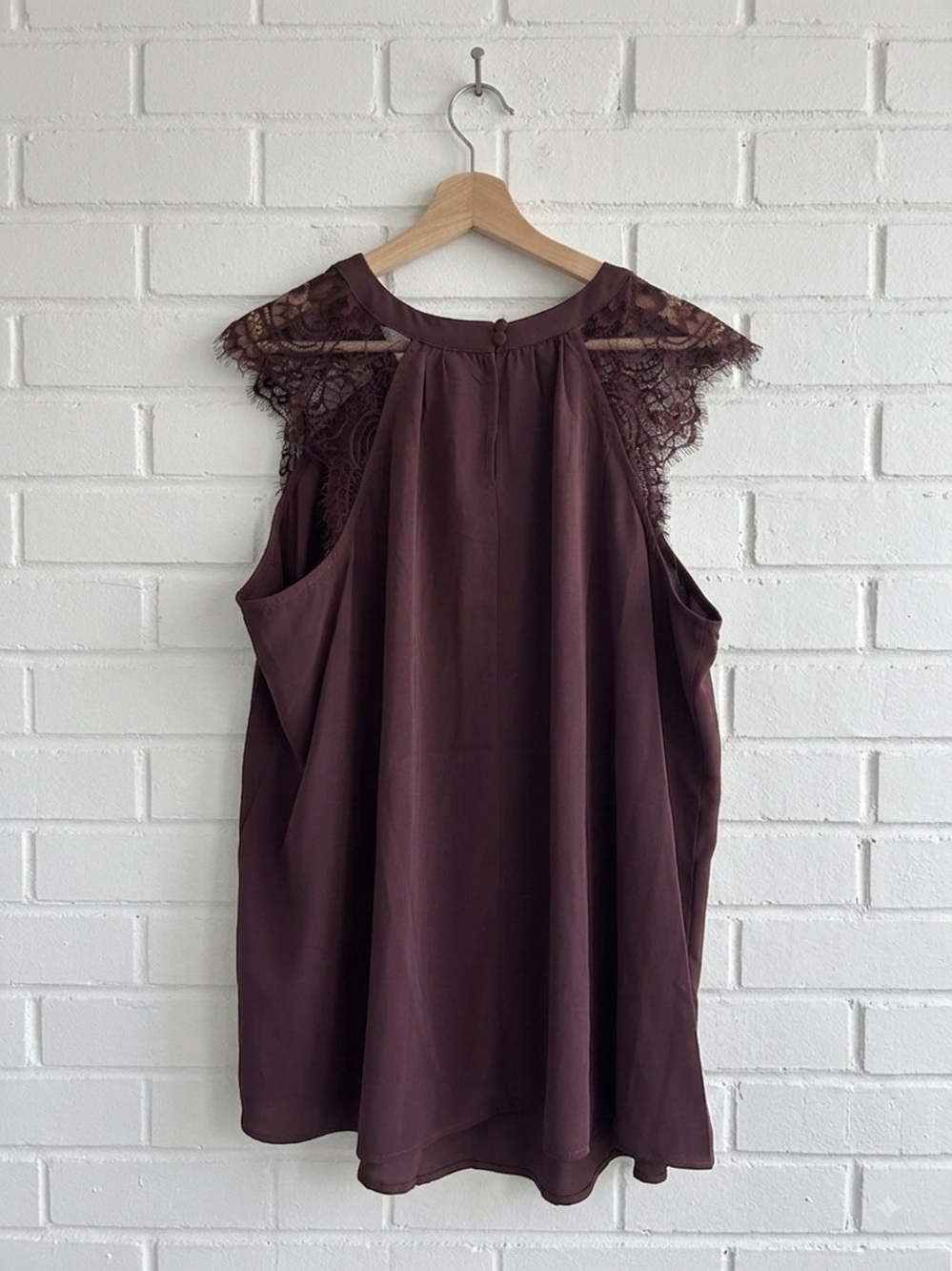 Torrid Studio Crepe De Chine Burgundy Lace Shoulder Tank Top Size 2 2X 18-20 - Picture 2 of 4
